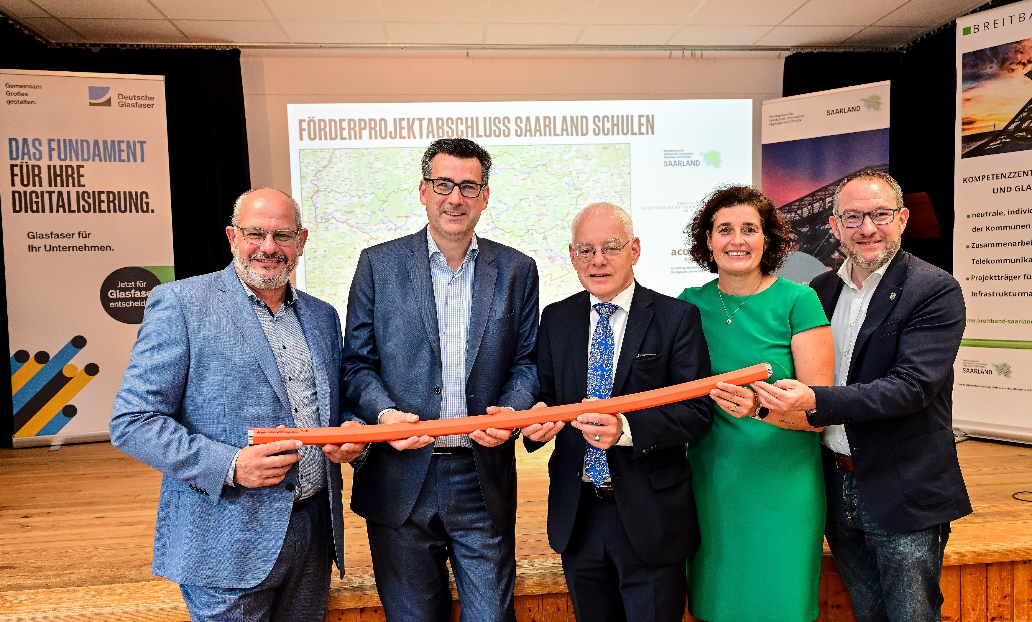 Gruppenfoto zum Abschluss des Projektes Gigabitpakt Schulen