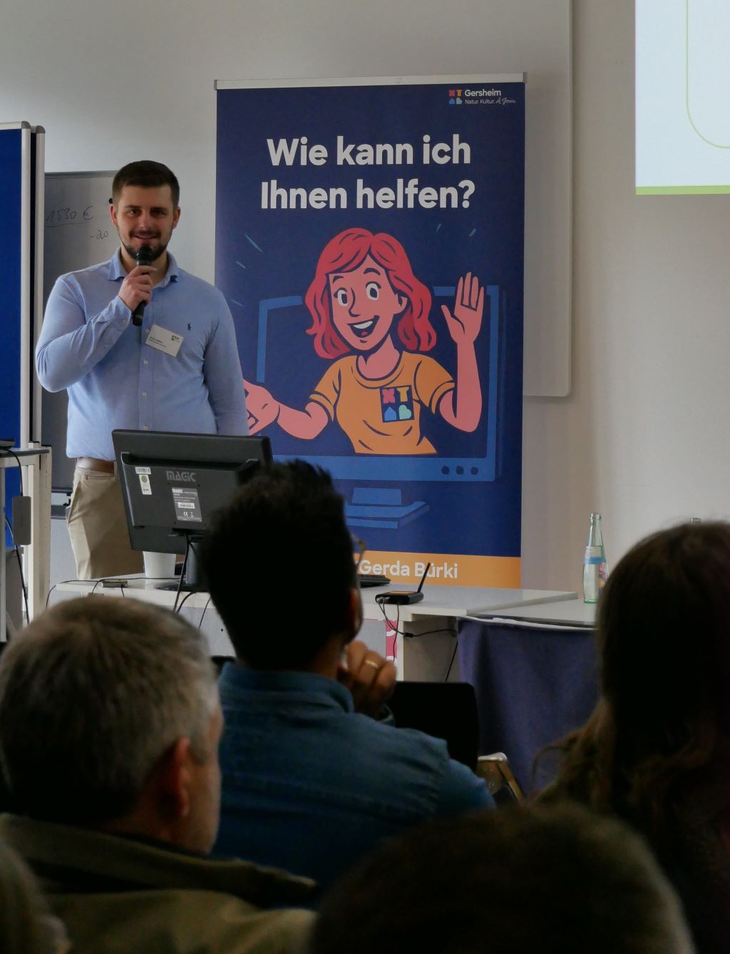 Simon Müller (eGo-Saar) gibt einen Überblick über den Projektablauf